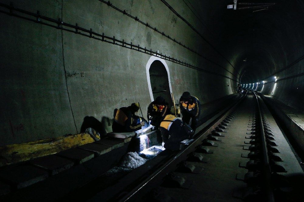 兴宾铁路运营隧道病害现状